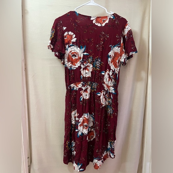 ⚪️ Band of Gypsies Elegant Burgundy Floral Wrap Mini Dress Size Large - Picture 8 of 9